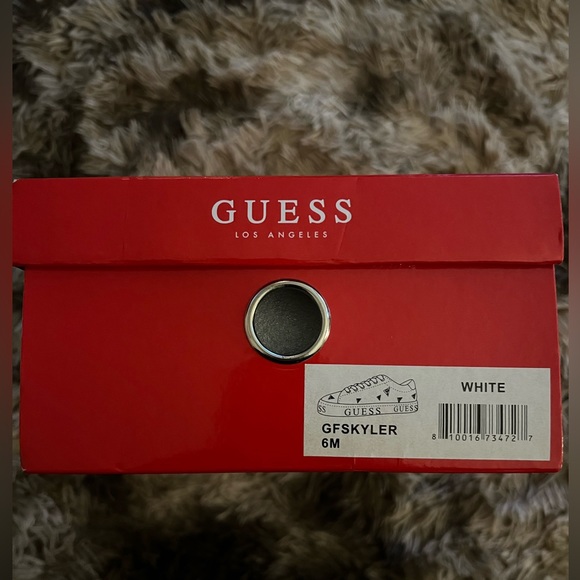 New women’s Guess sneakers size 6 - Picture 4 of 4